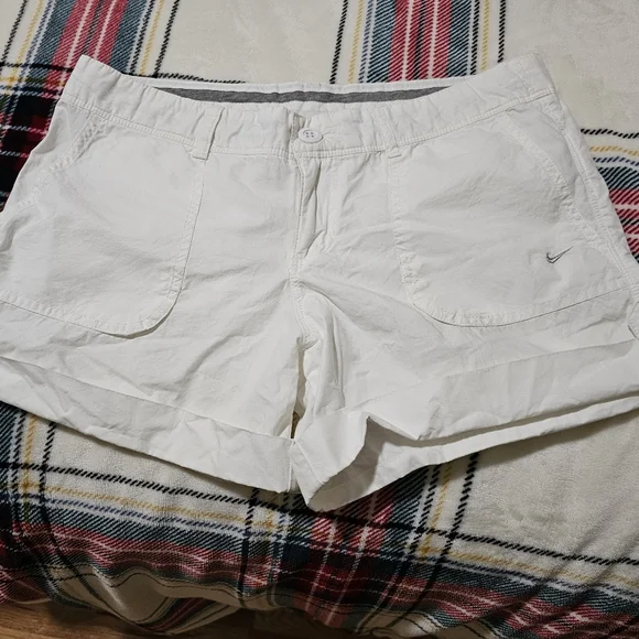 Womens White Nike shorts size 8 - Picture 4 of 6